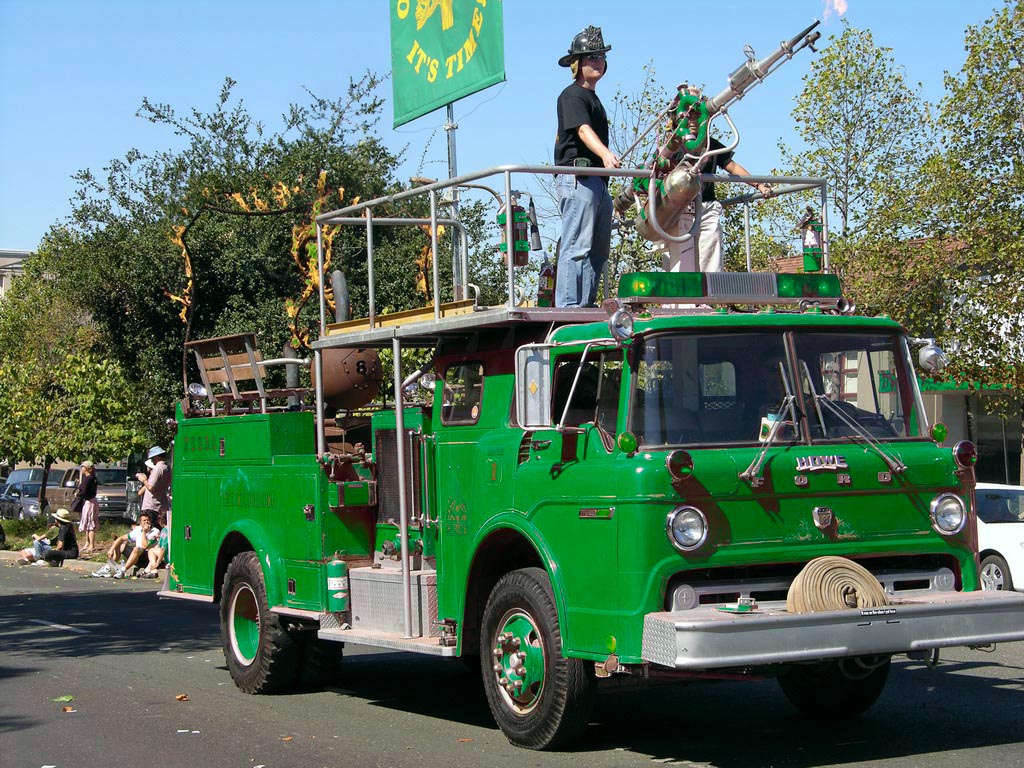 c1s4-example6-green-firetruck_no-martian_edited-1-jpg