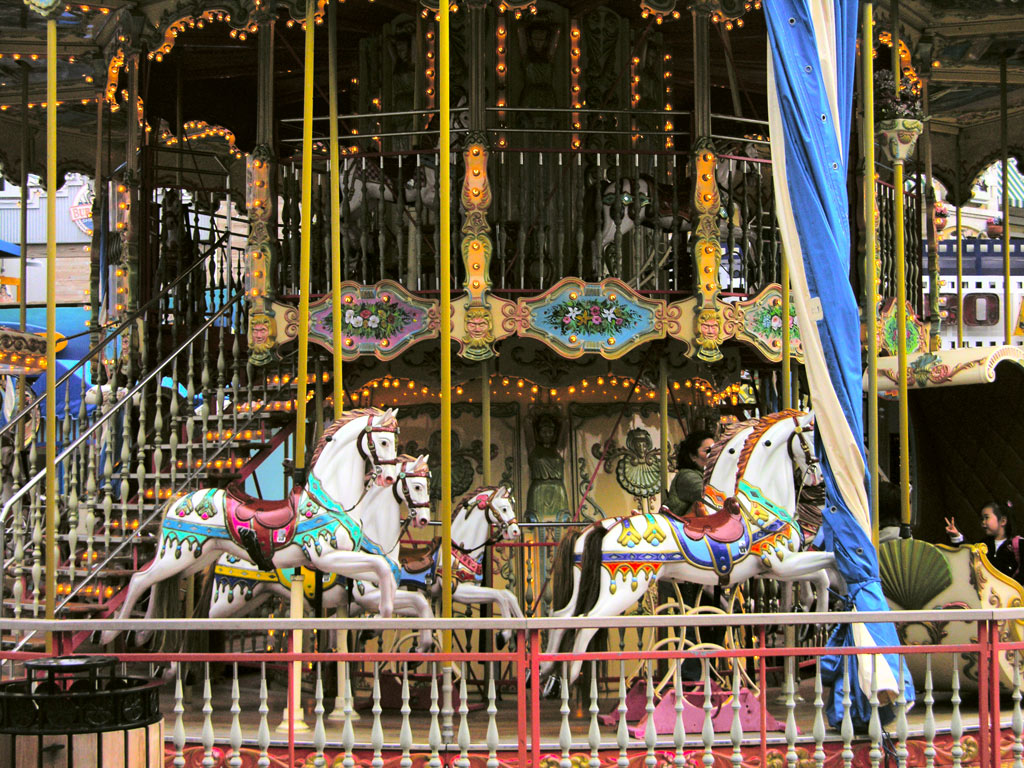 2007-02-12_122115-merrygoround_edited_3_downsized-jpg