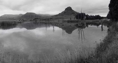 Ficksburg dam-Pano B&W.jpg